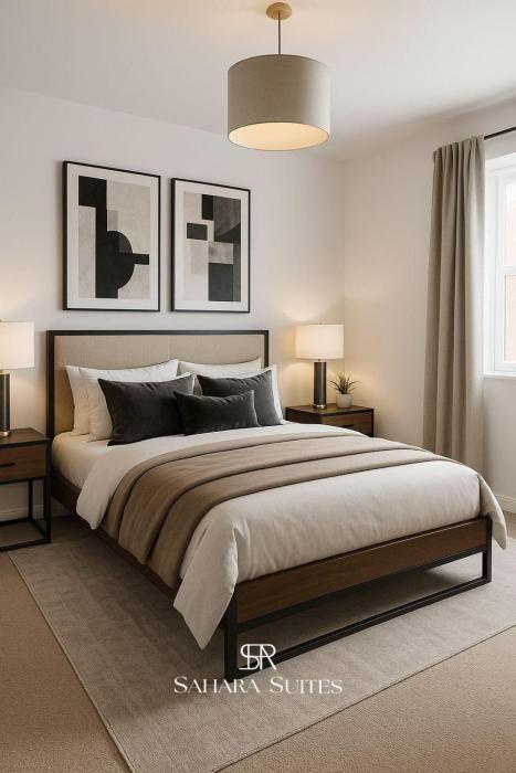 Modern 5-Bedroom Oxford Home - Parking