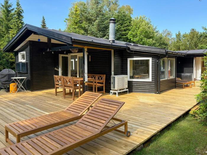 Summerhouse Close To Nature And Beach