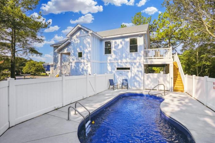 Dog Daze of Summer Pool and Dog Friendly Soundside