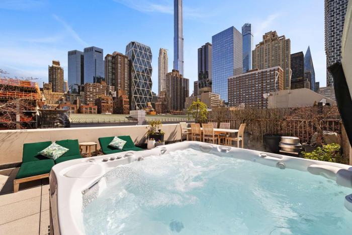 Vesper Court II by Rove PH w Hot Tub & Rooftop