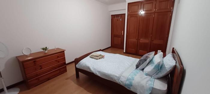 Quarto de Solteiro com varanda centro de Viseu