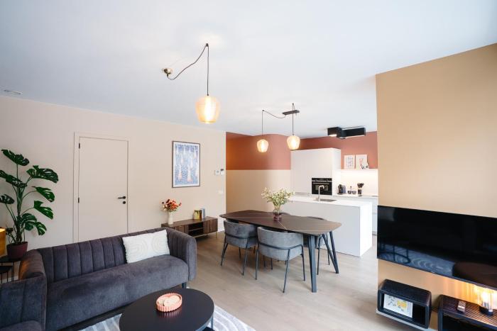 Luxury City Apartment I Walk to beach