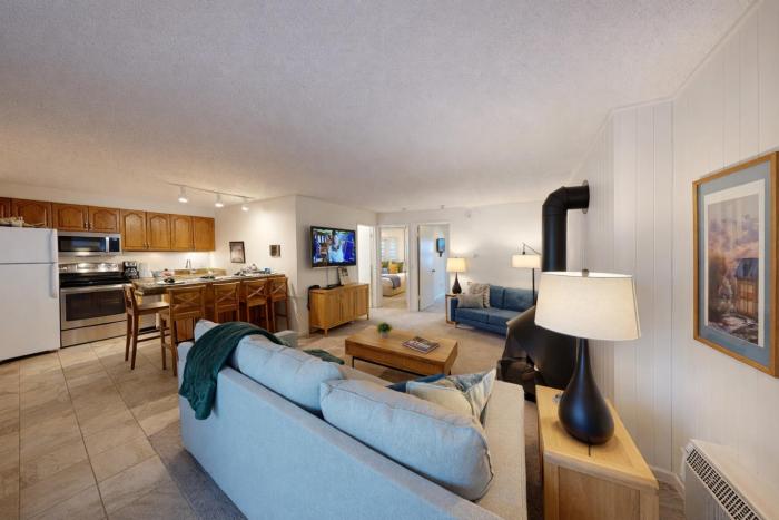 Freshly Updated Condo Across From Resort Edel O