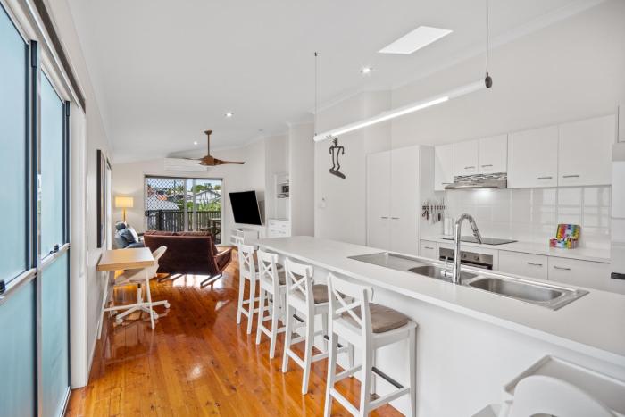 Bright 3-Bed Home in Leafy Annerley