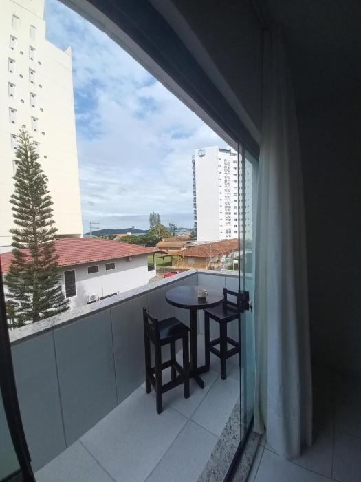 Apartamento amplo a 100 metros da praia