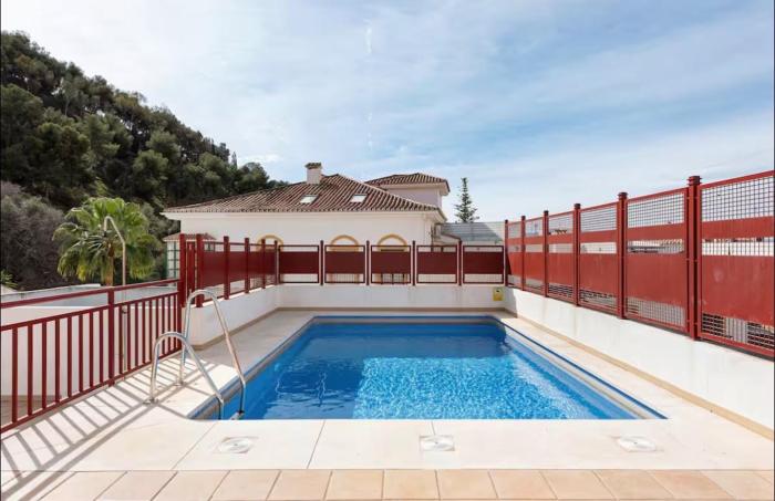 Amplio piso céntrico con piscina en Málaga