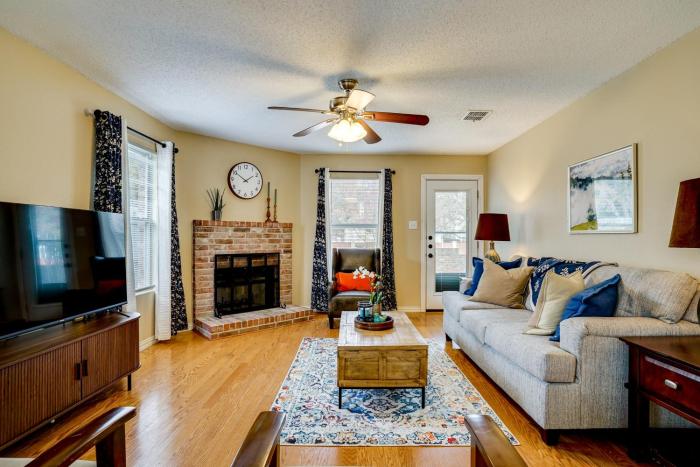 Family Getaway with Fenced Yard in Haltom City!