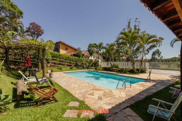 Casa em Igarata com Acesso ao Lago e Piscina