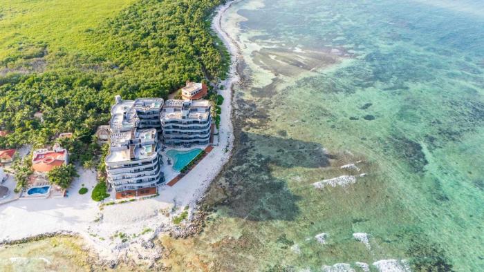 Oceanfront 3BR Natural Design Condo - Tankah