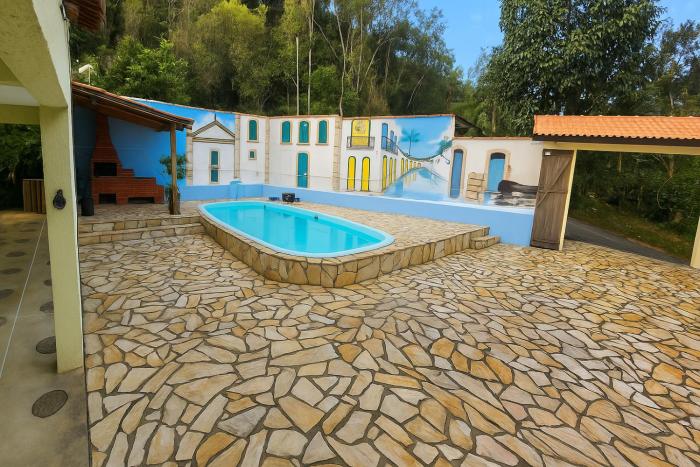 Paraty dos Sonhos com piscina e vista para a serra e ar condicionado