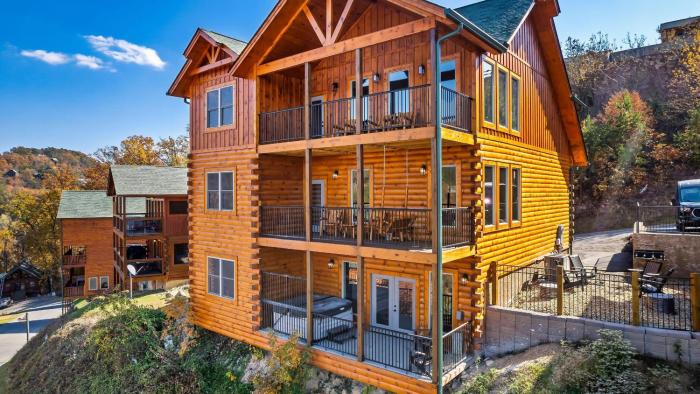 All Fun Games by AvantStay Indoor Pool Game Room Theater Mountain Views Near Pigeon Forge Dollywood