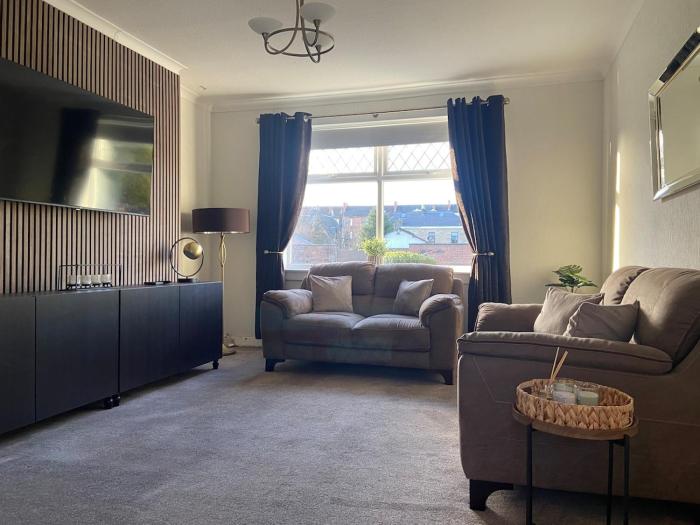 3BR Sleeps 6 Free Parking Near Glasgow City