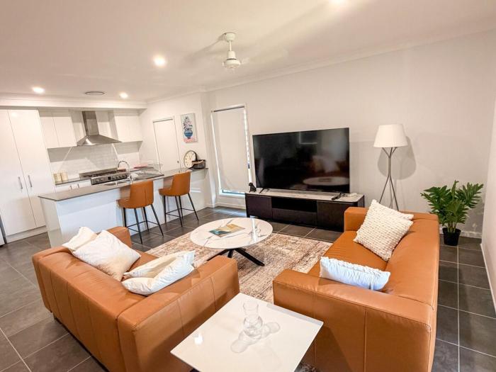 Modern Spacious 4BD Home in Pallara