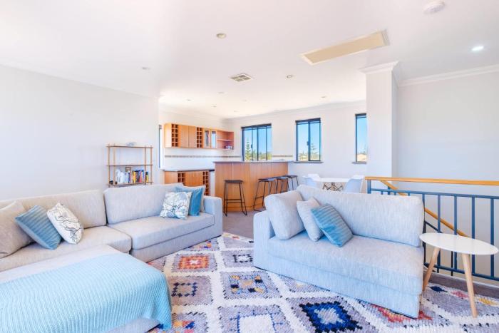 7 Steps to Beach Seaside Serenity 4BR with 2 Car Bays