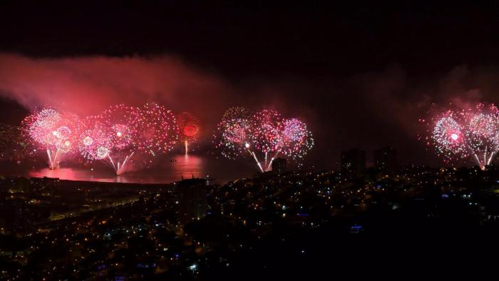 Año nuevo 2026 Show de Fuegos Artificiales con Vista Panoŕamica a la Bahía de Valparaíso