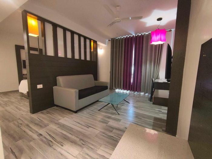 POP 84200K M K Elegance Inn