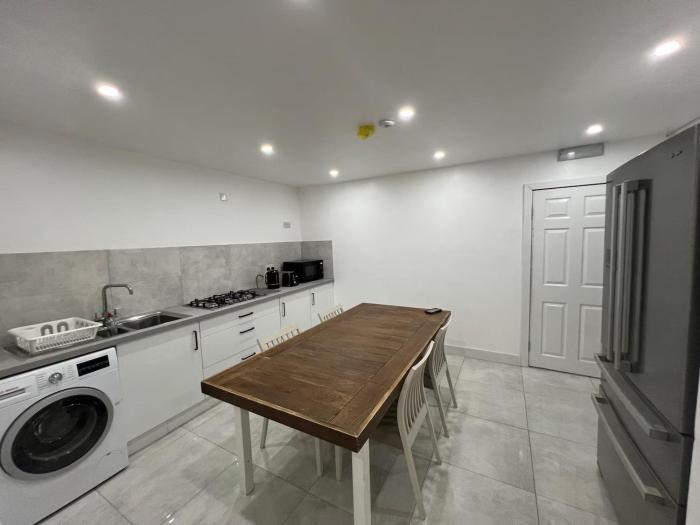 Luton City Retreat - Spacious 3 Bedroom Apartment