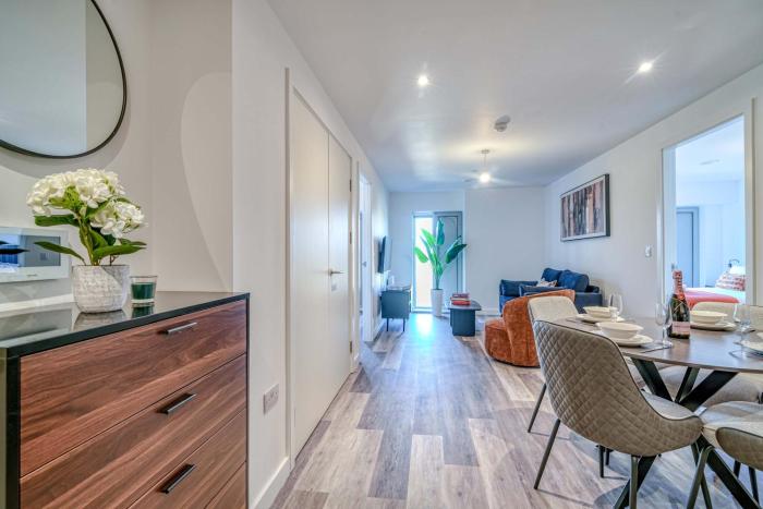 1 Bed Flat in Eccles 1 Min Walk to Train & Tram