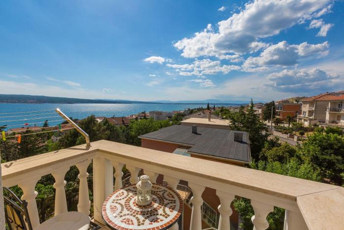 Modernes Apartment nur 300 Meter zum Strand mit traumhaften Meerblick