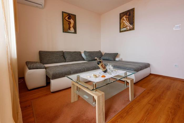 Beschauliches Apartment nur 650 Meter zum Strand mit Fitnessraum, Meerblick, Grill