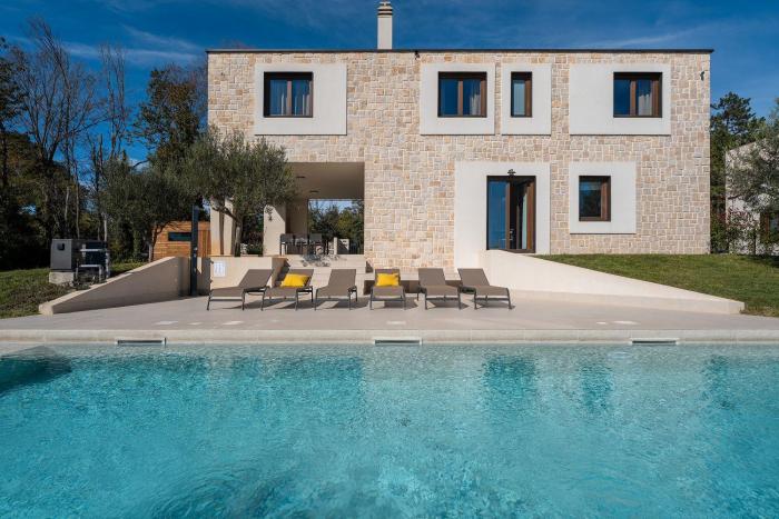 Besonderes Steinhaus mit Privatpool, Panoramablick, Garten, Grill, Waschmaschine