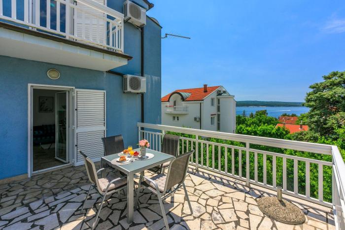 Helles Apartment nur 300 Meter zum Strand mit Meerblick, Grillplatz, Waschmaschine