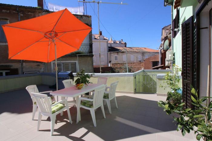 Traumhafte Lage im Zentrum von Porec nur 200 Meter zum Strand mit Meerblick