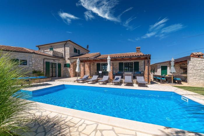 Mediterrane Villa mit Privatpool, Grill, Tischtennis und unweit des Radwegs Parenzana