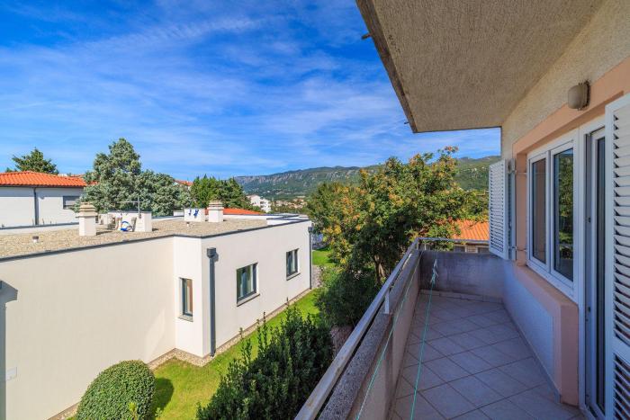 Idyllisches Apartment nur 300 Meter zum Strand mit Meerblick, Garten, Grill, Parkplatz