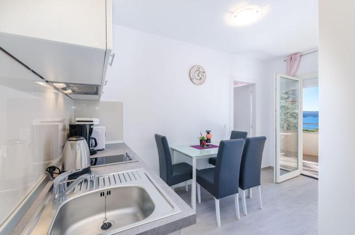 Modernes Apartment nur 430 Meter zum Sandstrand im beliebten Viertel Crni Mul