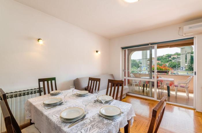 Modernes Apartment nur 500 Meter zum Strand mit WiFi und Privatparkplatz