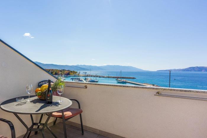 Modernes Studio-Apartment nur 100 Meter zum Strand mit traumhaften Meerblick