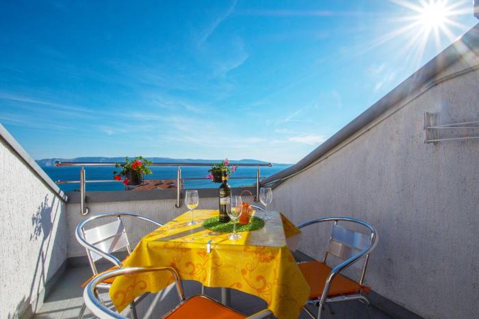 Malerische Dachgeschosswohnung mit atemberaubenden Meerblick, nur 400 Meter zum Strand