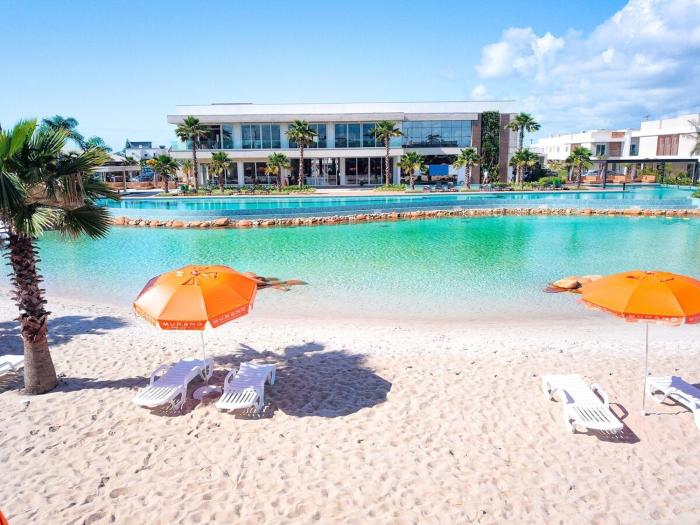 Casa nova, totalmente climatizada em condomínio de luxo