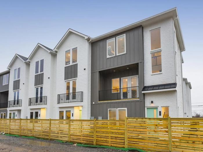 Stylish 3BR Townhome - 3 Mi to Broadway & Ryman