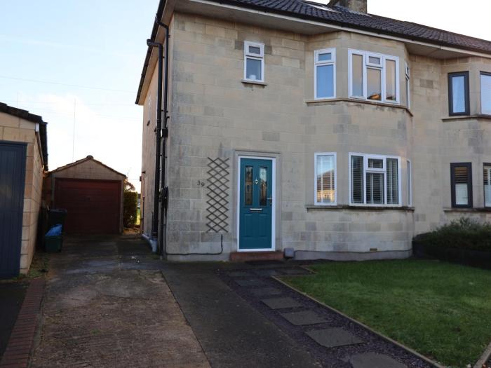 Stonehouse Lane by N And N Stays, Large 5 bed House Perfect for Contractors and Corporate Stays, Long Stay Disc Available, Free Pvt Parking and fast Wifi