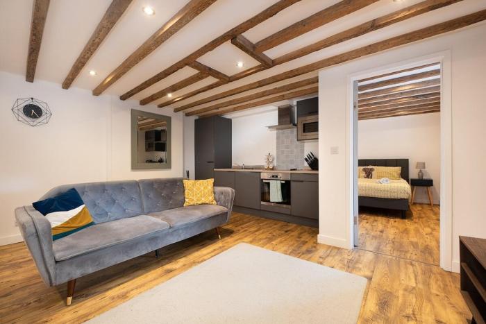 Spacious 1 Bedroom Flats by Banbury High Street