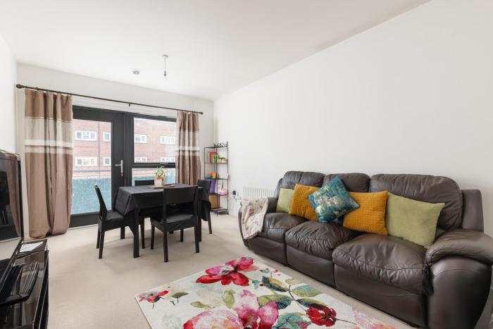 New! Stockwell 1BR with Balcony, 2 Minutes to Tube