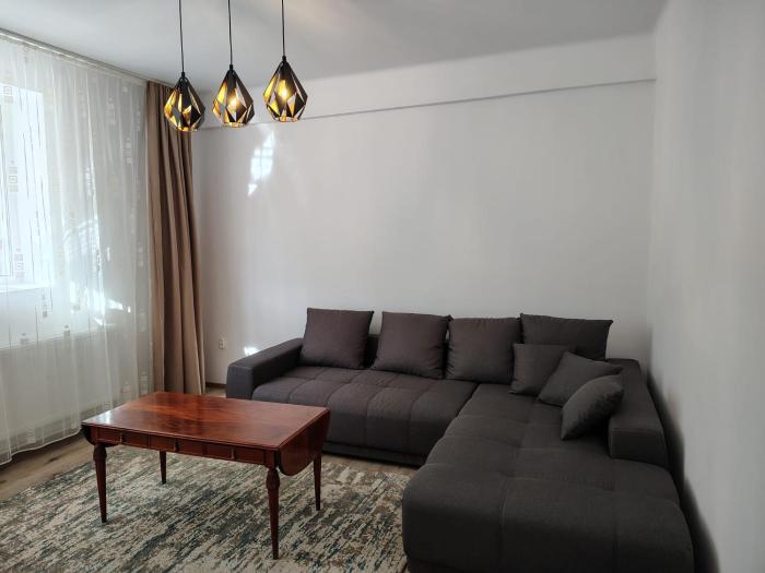 Central Apartment near Piatra Singuratică - Bălan