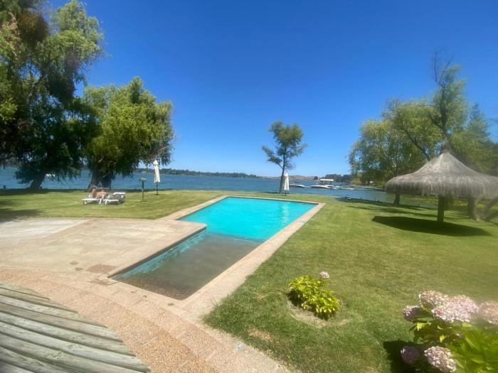 Book and come and enjoy Lake Rapel