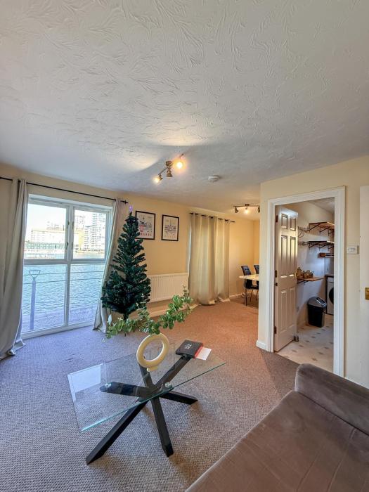 2 bedroom apartment with River view near London Excel O2arena IFS cloud cable car