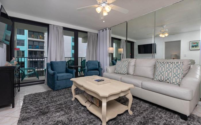 Island Winds West 671