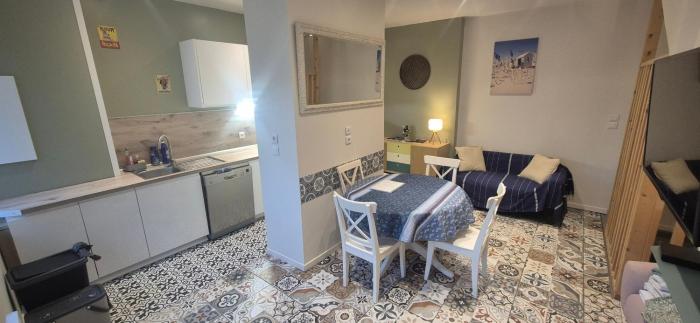 Nausicaá en face, a côté du port plage centre ville