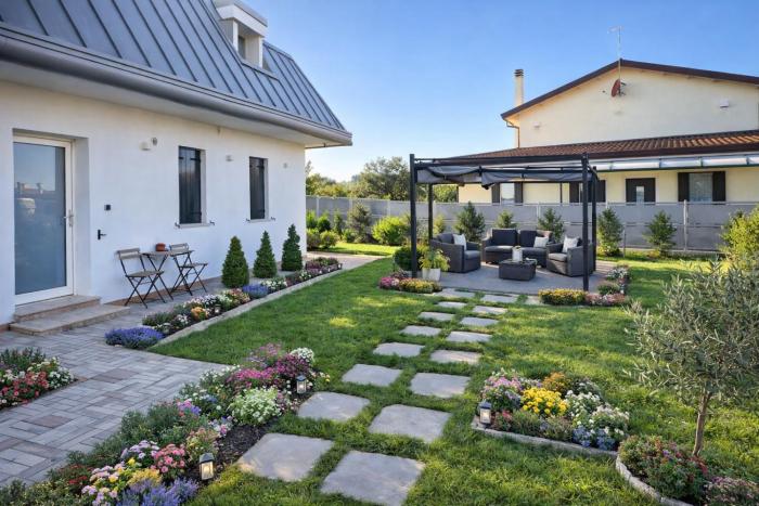 QUEEN HOME Emanuelle