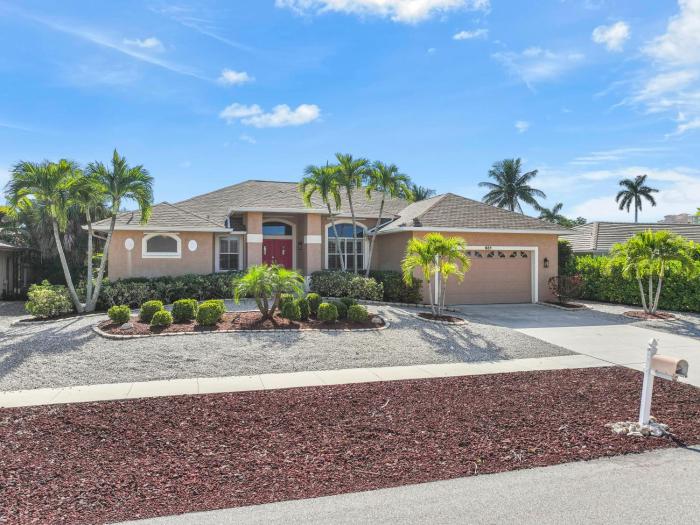 S exposure home with pool and walk to beachfood