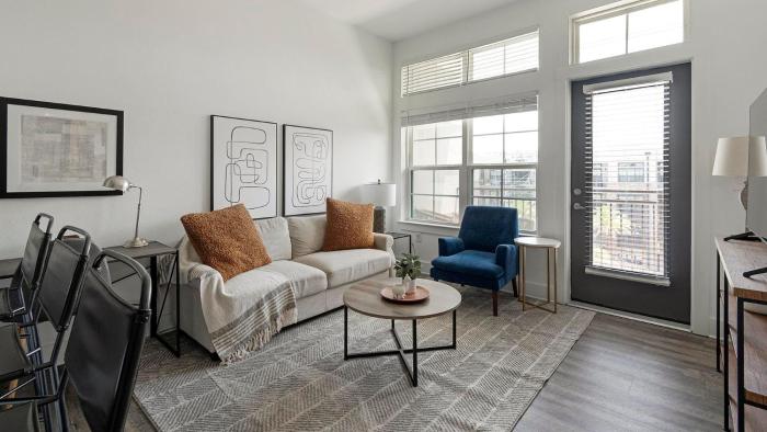 Landing Beautiful 1BD Yoga Studio Gym