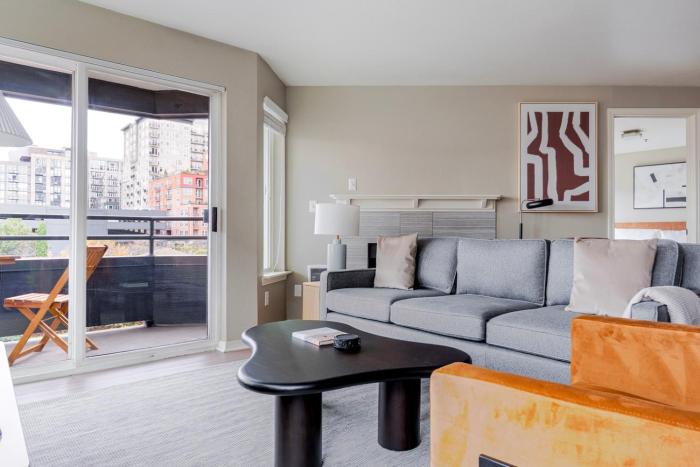 Blueground Seattle Waterfront view nr Waterfront Park SEA-971