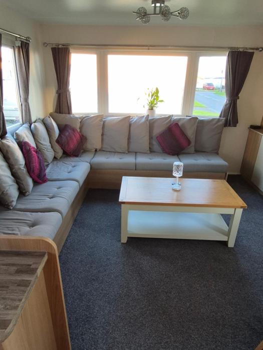 Lyons Robin Hood Rhyl 8 Berth Caravan