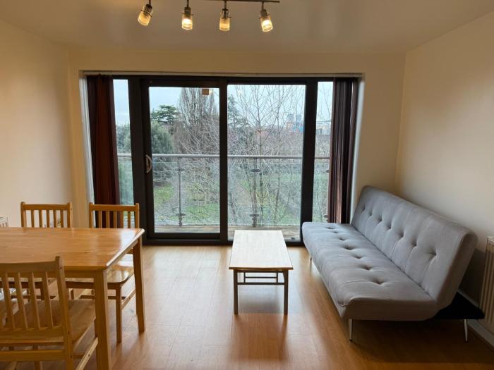 Bright 1BDR Apartment with Park Views in Leyton