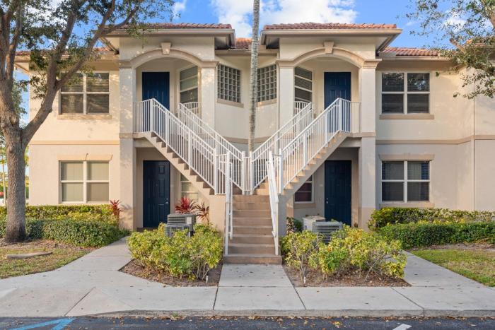 Fresh & Modern Melrose 2BR 2 BATH- Great for Families